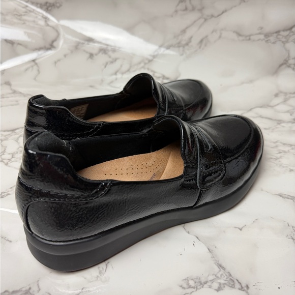 Clarks Ellowyn Women's Shiny Black Penny Loafers US Size 6 - Picture 3 of 8